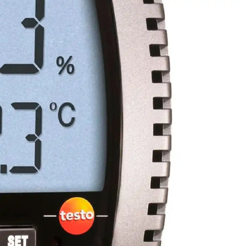 Vista parcial del termohigrómetro Testo 608 H1, concretamente muestra la parte derecha del dispositivo, dónde se puede apreciar la lectura tanto de temperatura como de humedad relativa